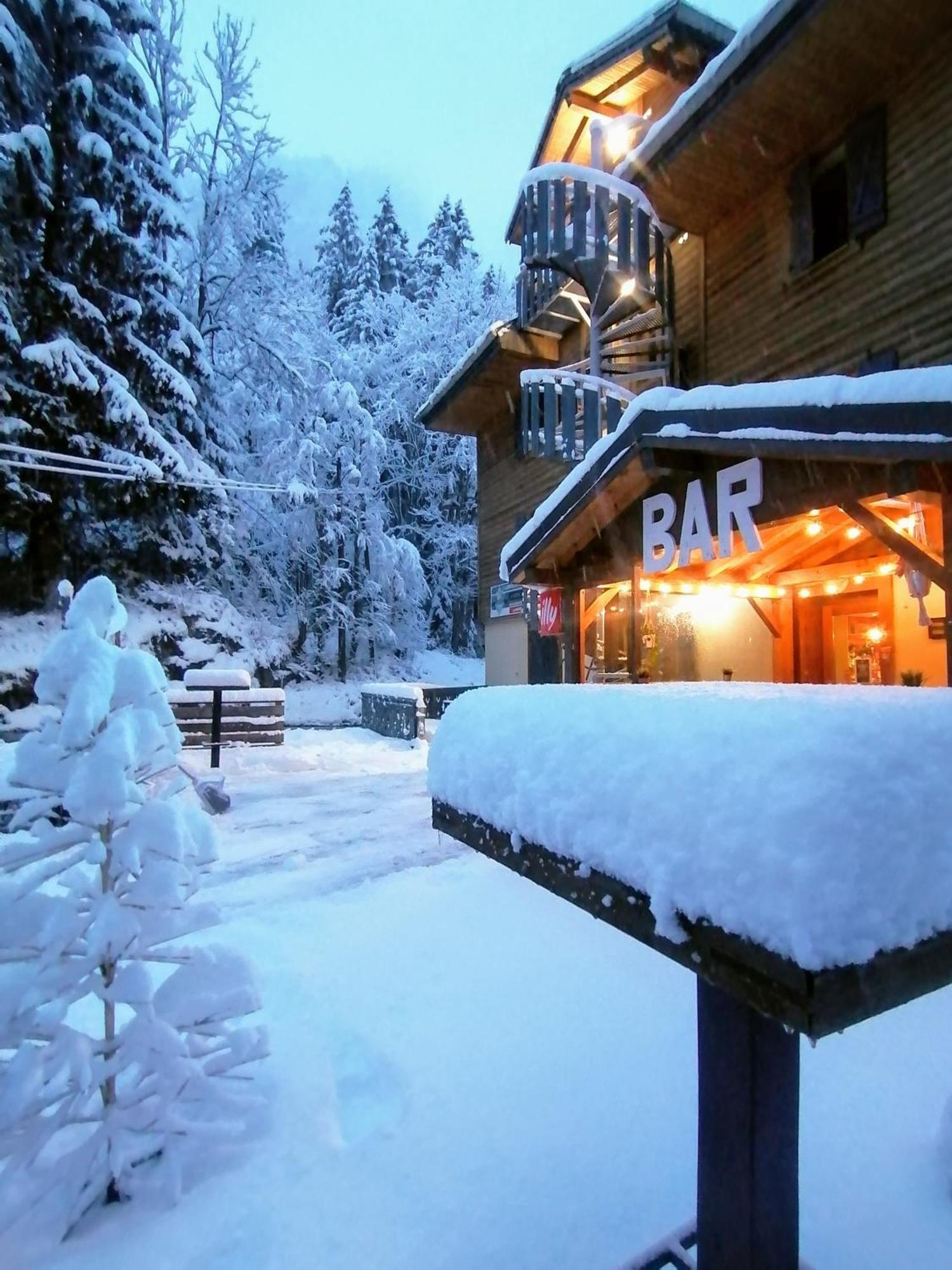 1861 Chatel Hostel Exterior foto